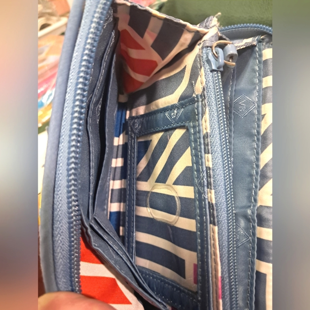 Vera Bradley Wallet! Painted Medallions pattern! - Picture 4 of 4